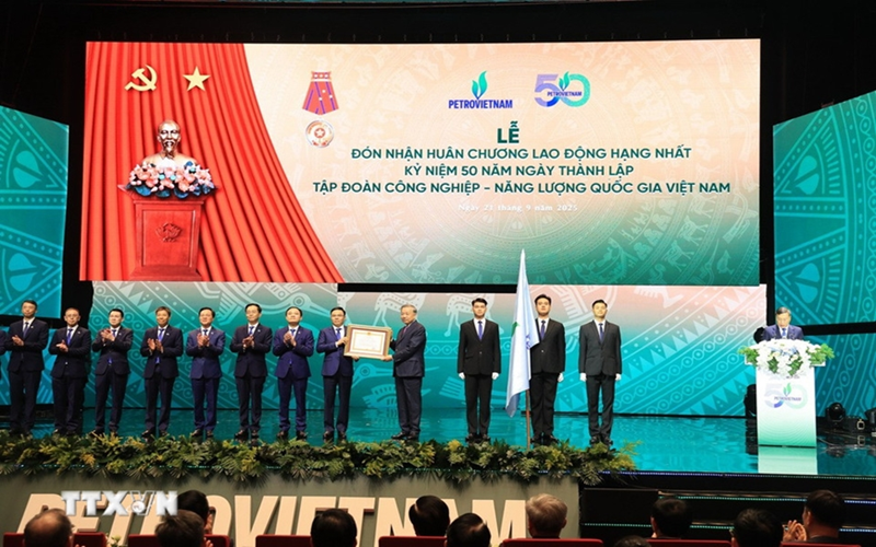 Tổng Bí thư Tô Lâm: Tập đoàn Công nghiệp - Năng lượng Quốc gia Việt Nam "Tiên phong - Vượt trội - Bền vững - Toàn cầu"
