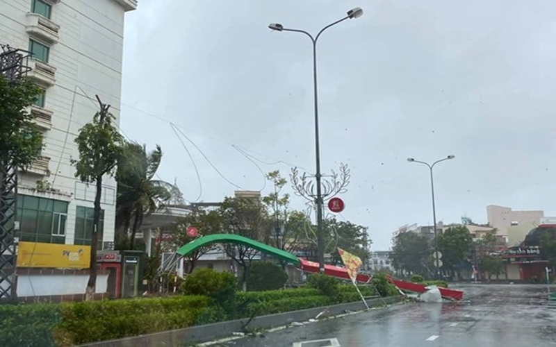 Thủ tướng chỉ đạo tập trung triển khai ứng phó bão số 9