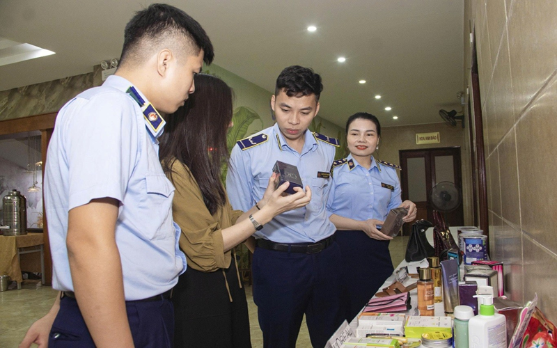 Chi cục QLTT tỉnh Nghệ An tổ chức Hội nghị tập huấn nghiệp vụ về phân biệt hàng thật - hàng giả