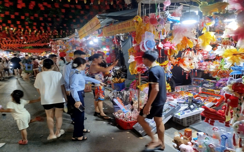 QLTT Hà Nội cao điểm kiểm tra Tết Trung thu 2025: Phát hiện, xử lý hàng chục vụ vi phạm hàng lậu, quá hạn, không rõ nguồn gốc