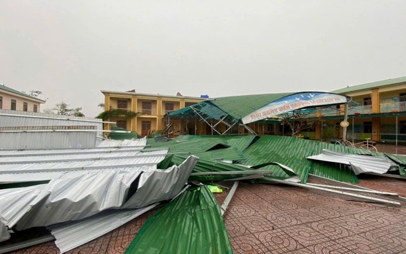 Bão số 10 gây thiệt hại nặng nề: 32 người chết và mất tích, 92 người bị thương, 104.780 ngôi nhà bị hư hỏng