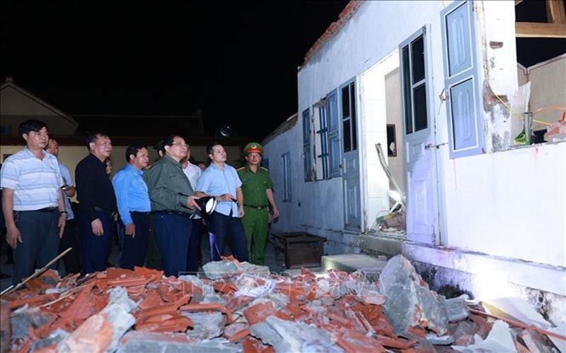 Thủ tướng Phạm Minh Chính kiểm tra thực tế, chỉ đạo khắc phục hậu quả bão số 10 tại Ninh Bình