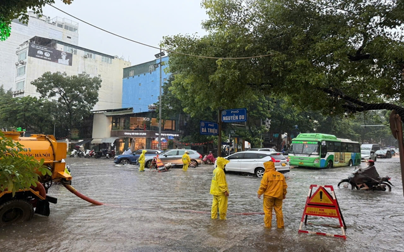 Danh sách 65 điểm úng ngập do mưa lớn tại Hà Nội