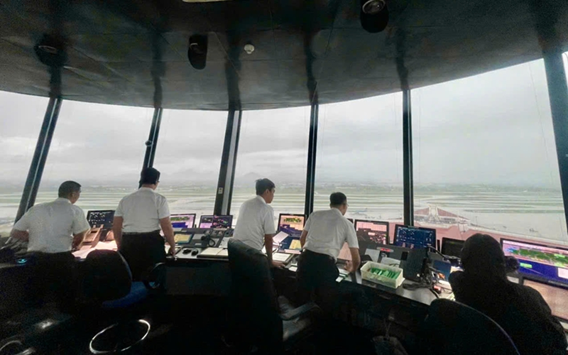 Mưa dông dữ dội tại khu vực sân bay Nội Bài ảnh hưởng lớn đến hoạt động bay