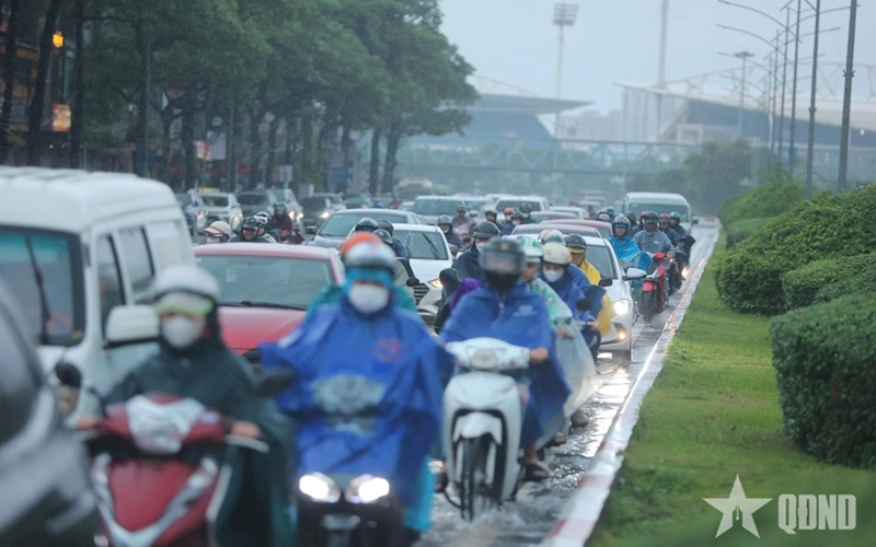 Sau bão số 10: Còn gần 100 điểm giao thông đang bị ách tắc ở tỉnh, thành nào?
