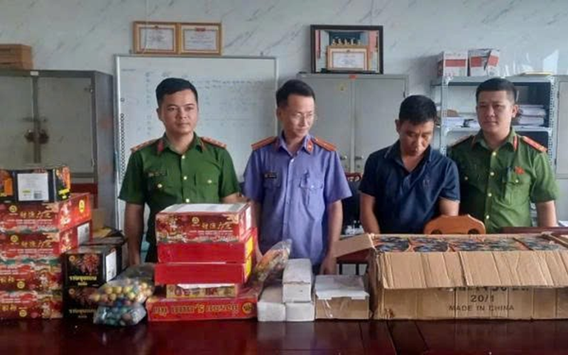 Nghệ An: Bắt giữ đối tượng lợi dụng mưa bão để vận chuyển hàng cấm