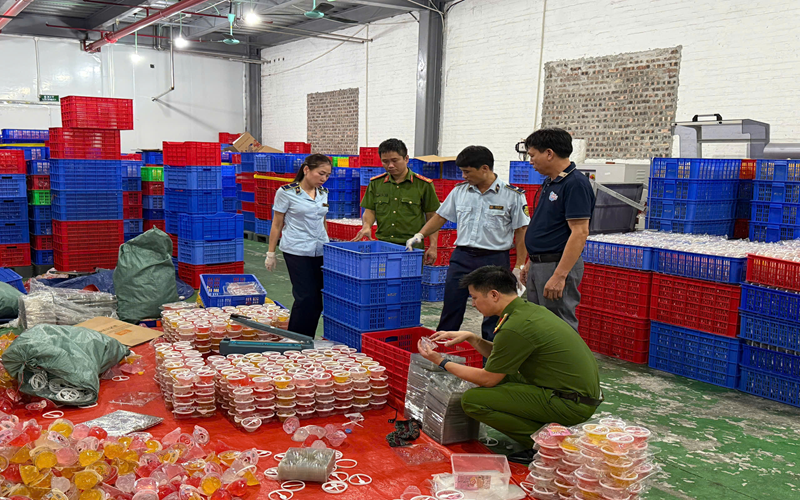 Xử lý cơ sở sản xuất kẹo từ nguyên liệu, phụ gia thực phẩm không rõ nguồn gốc xuất xứ