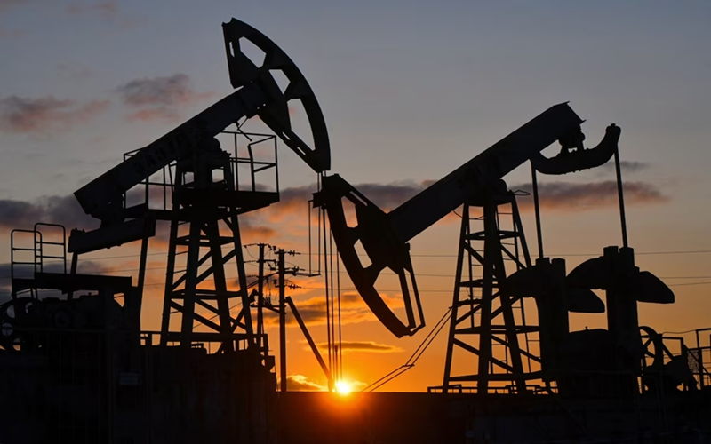 Giá xăng dầu hôm nay (8-10): OPEC+ thận trọng trước dự báo dư cung dầu toàn cầu