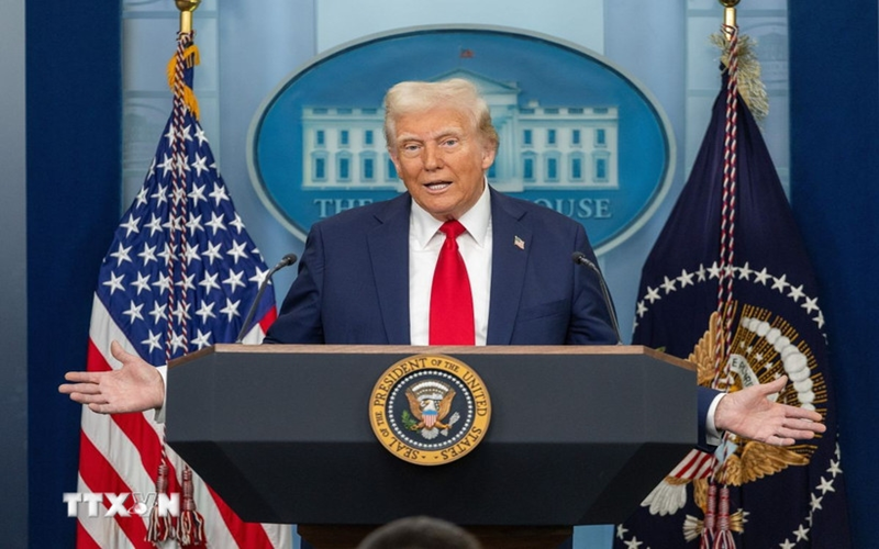 Tổng thống Trump cảnh báo sa thải hàng loạt nếu hai đảng không đạt được thỏa thuận