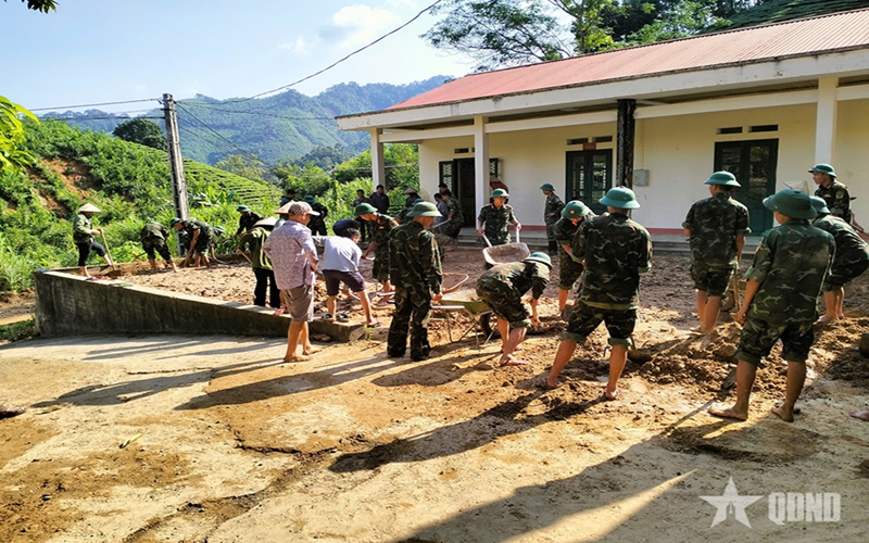 Bộ CHQS tỉnh Thái Nguyên tham gia khắc phục hậu quả của cơn bão số 11