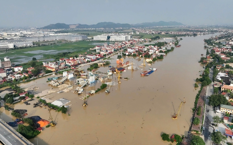 Lũ đặc biệt lớn trên các sông, Hà Nội, Thái Nguyên và Bắc Ninh sẵn sàng hộ đê