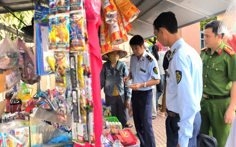 Chi cục Quản lý thị trường Gia Lai tăng cường kiểm tra, kiểm soát thị trường trong dịp Tết Trung thu năm 2025