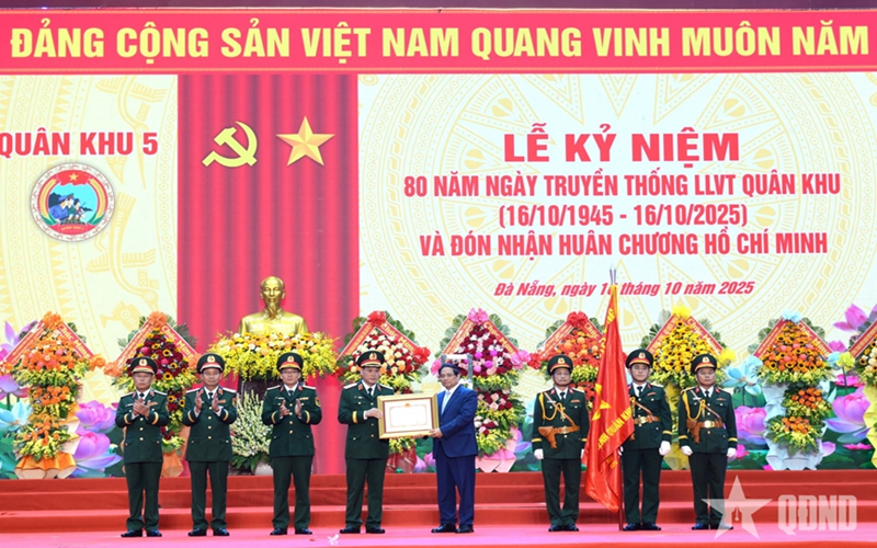 Thủ tướng Chính phủ Phạm Minh Chính dự Lễ kỷ niệm 80 năm Ngày truyền thống LLVT Quân khu 5