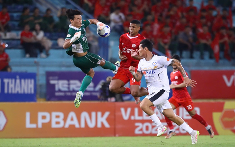 Thủ môn Bùi Tiến Dũng chia tay V-League 2025-2026
