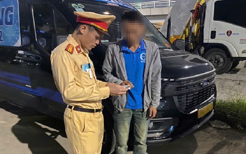 Phát hiện tài xế xe Limousine dương tính ma túy đá: Nguy cơ tiềm ẩn trên đường vận tải hành khách