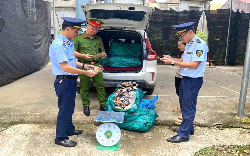 Lạng Sơn tạm giữ 500 túi xúc xích không rõ nguồn gốc