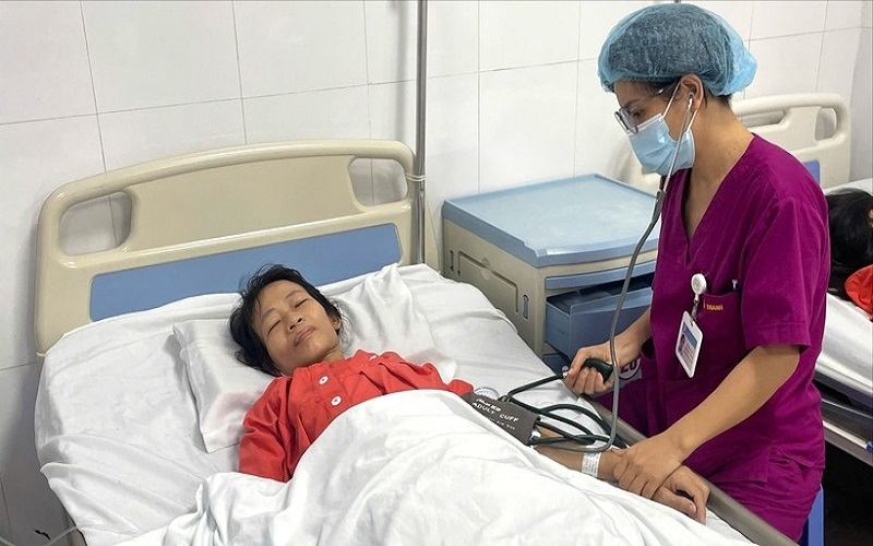 Bệnh viện Thanh Nhàn: Cắt khối u xơ tử cung gần 10kg cho nữ bệnh nhân