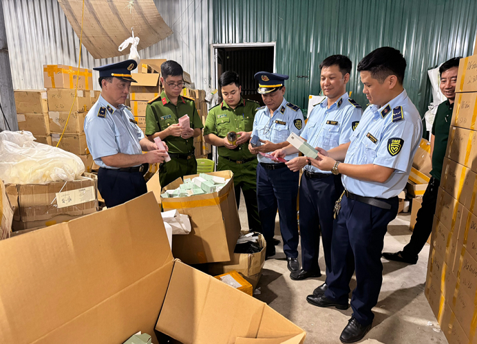 Đẩy mạnh đấu tranh chống buôn lậu, gian lận thương mại, hàng giả trong lĩnh vực y tế