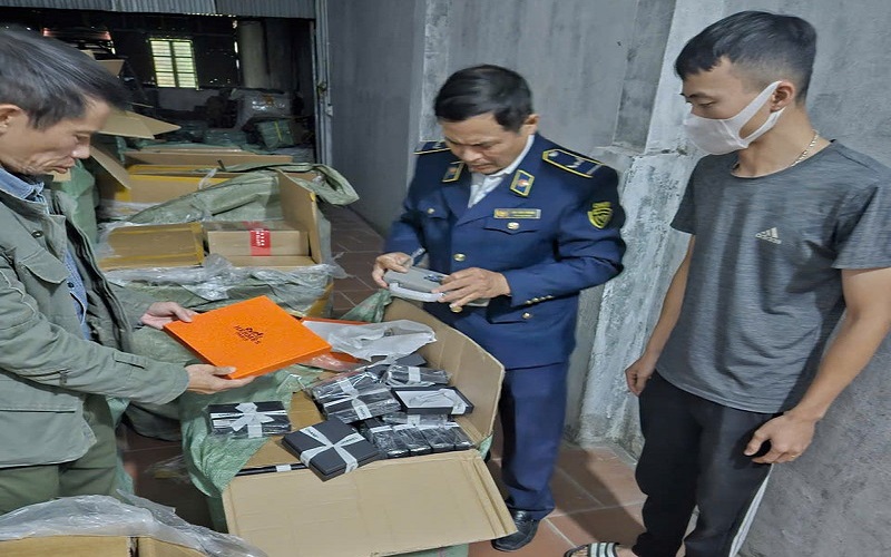 Hà Nội: Kiên quyết xử lý nghiêm các hành vi buôn bán hàng giả, hàng nhái