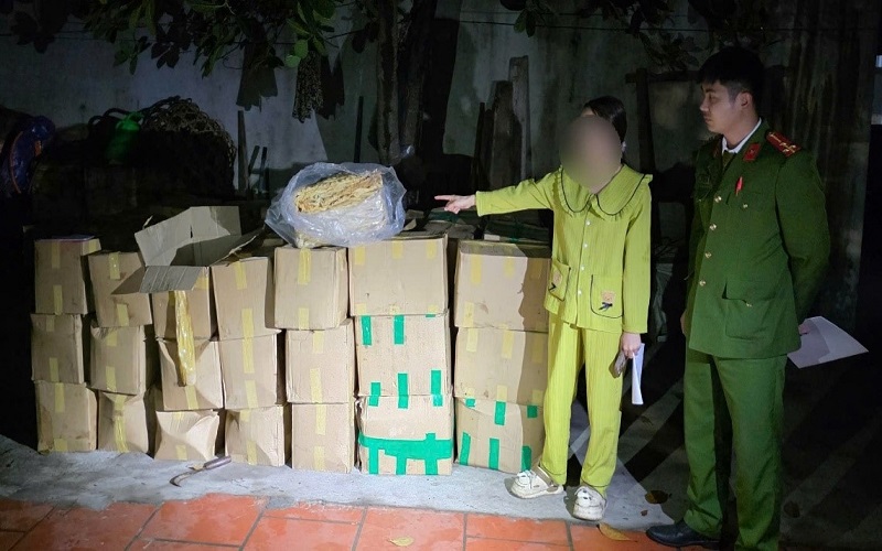 Gần 1,7 tấn lòng lợn mốc, không rõ nguồn gốc bị Công an Móng Cái thu giữ