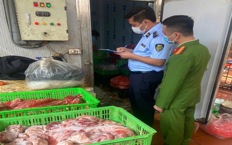 Hưng Yên: Phát hiện, thu giữ gần 5 tấn thịt lợn và sản phẩm động vật có dấu hiệu mang mầm bệnh