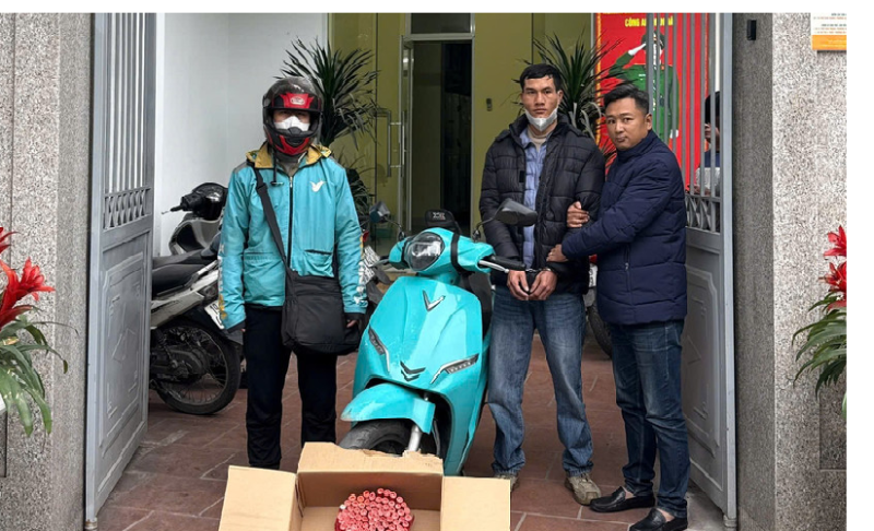 Hà Nội: Ngăn chặn kịp thời vụ vận chuyển trái phép hơn 7kg pháo nổ trên phố Hoàng Hoa Thám
