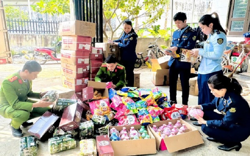 Quảng Trị: Phát hiện, xử lý cơ sở kinh doanh thực phẩm nhập lậu tại phường Đồng Hới