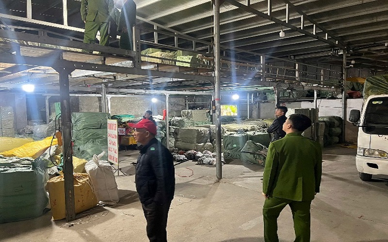 Hưng Yên: Phát hiện và tạm giữ hơn 21.000 sản phẩm giày dép không rõ nguồn gốc xuất xứ