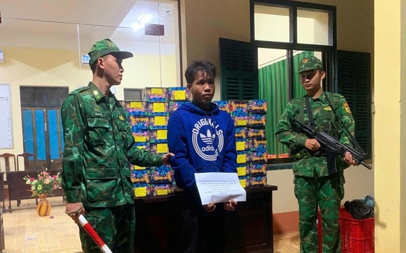 Đồng Nai: Bắt quả tang đối tượng vận chuyển hơn 100kg pháo hoa nổ tại khu vực biên giới