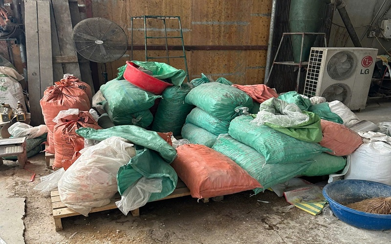 Hải Phòng: Phát hiện, xử lý một cơ sở sản xuất rượu gạo không có giấy phép và không đảm bảo an toàn thực phẩm