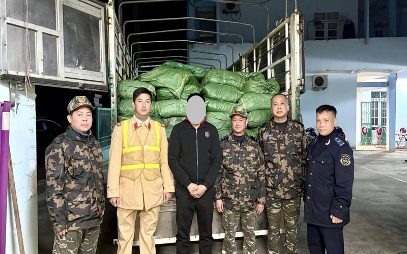 Cao Bằng: Phát hiện, bắt giữ đối tượng vận chuyển trái phép khoảng 3 tấn lá thuốc lá