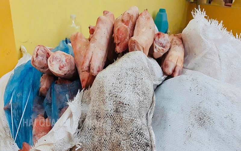 Hải quan liên tiếp phát hiện, bắt giữ thực phẩm đông lạnh và lá thuốc lá không rõ nguồn gốc