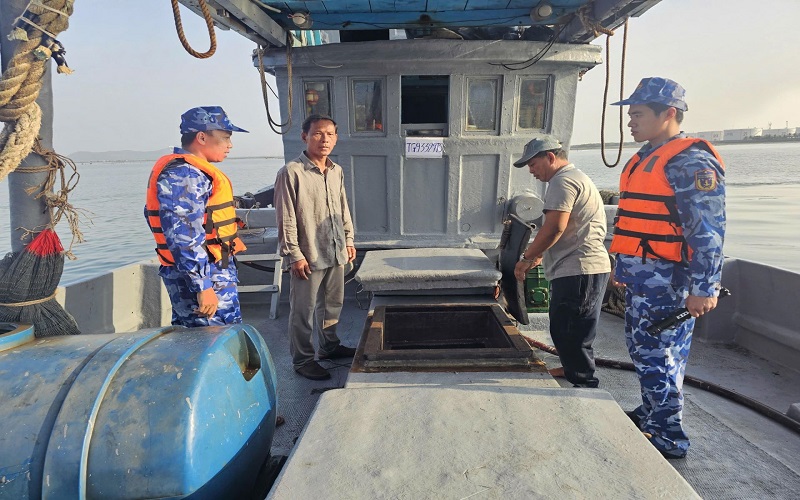 Cảnh sát biển thu giữ gần 190.000 lít dầu D.O trên 3 phương tiện