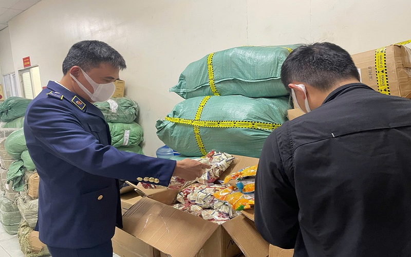 Hà Nội phát hiện, tạm giữ 10 tấn thực phẩm không bảo đảm an toàn trước khi tuồn ra thị trường