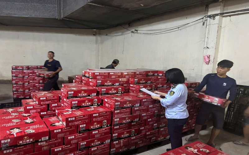 TP.HCM: Tạm giữ hơn 3.200 thùng bia ngoại không rõ nguồn gốc