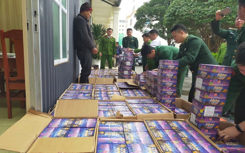 Thanh Hóa: Bắt giữ đối tượng người Lào vận chuyển hơn 1 tấn pháo hoa nổ qua biên giới