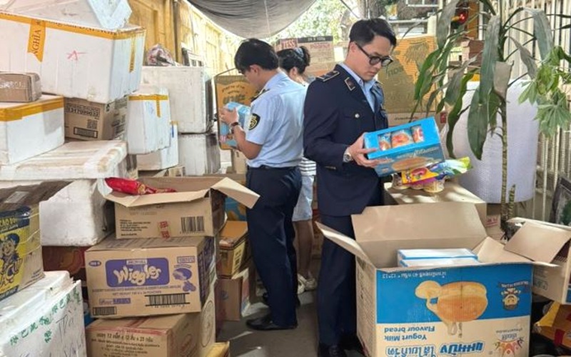 Đà Nẵng: Phát hiện, xử lý nhiều cơ sở kinh doanh bánh kẹo không rõ nguồn gốc