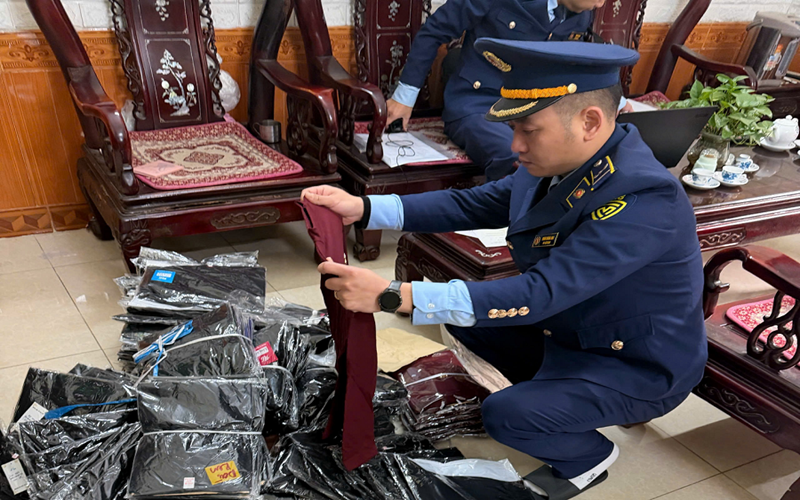 Cao Bằng: Xử lý 3 cơ sở kinh doanh hàng lậu, không rõ nguồn gốc xuất xứ