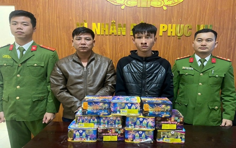 Khởi tố 2 đối tượng liên quan đến hành vi mua bán, tàng trữ pháo nổ