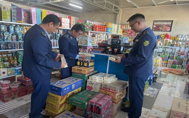 Quảng Bình: Phát hiện, tạm giữ 800 bao thuốc lá nhập lậu tại xã Hiếu Giang