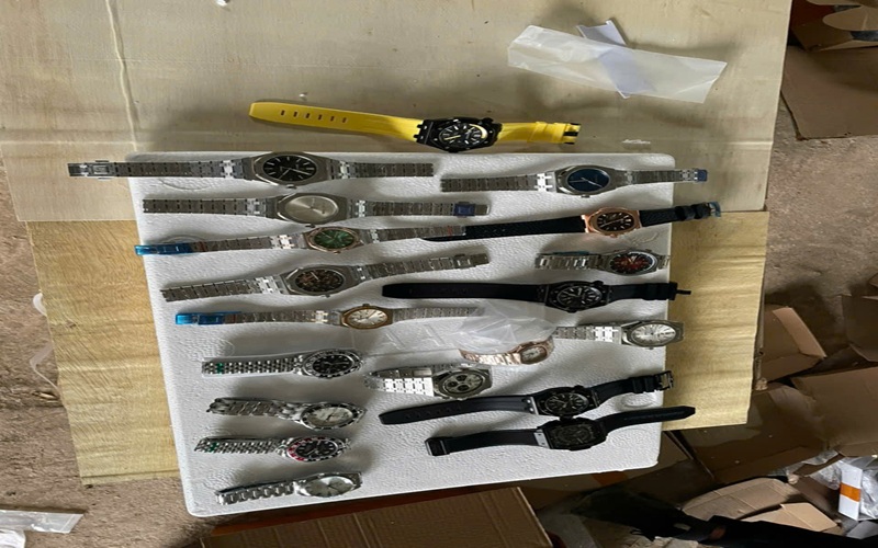 Cao Bằng: Phát hiện gần 900 đồng hồ nghi giả mạo thương hiệu xa xỉ trong lô hàng quá cảnh