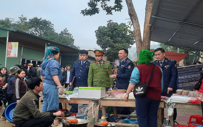 Quản lý thị trường siết chặt kiểm soát hàng hóa tại các lễ hội Xuân Bính Ngọ 2026