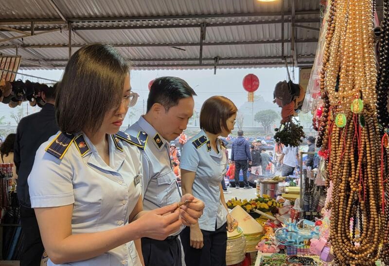Hà Nội: Tăng cường công tác kiểm tra, giám sát hàng hóa tại lễ hội Chùa Hương