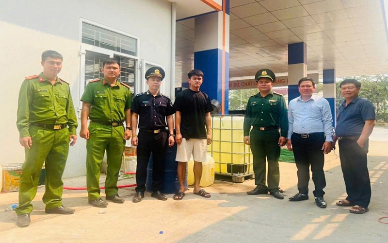 Ngăn chặn tình trạng buôn lậu xăng dầu