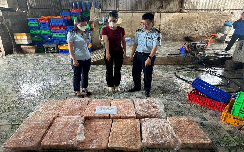 Thái Nguyên: Kiểm tra, phát hiện số lượng lớn thực phẩm không rõ nguồn gốc, xuất xứ