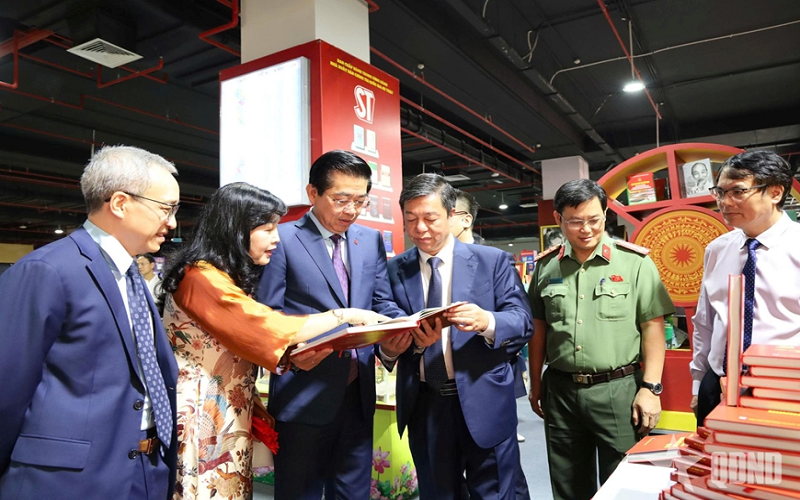 Cơ sở chính trị quan trọng thúc đẩy ngành xuất bản phát triển