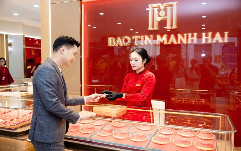 Giá vàng hôm nay (12-4): Vàng miếng SJC giảm 300.000 đồng/lượng