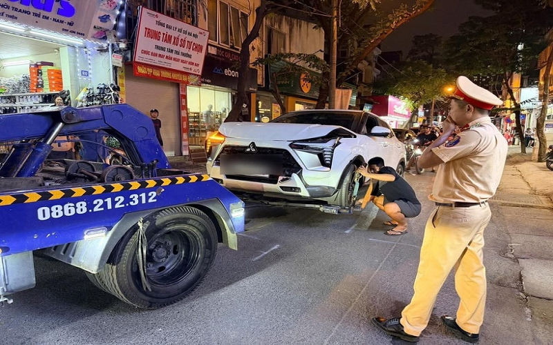 Hà Nội: Va chạm liên hoàn 4 phương tiện trên đường Doãn Kế Thiện