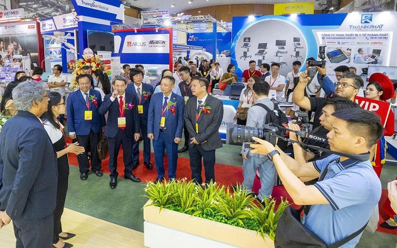Hơn 300 doanh nghiệp tham dự Triển lãm quốc tế chuyên ngành Y dược Việt Nam
