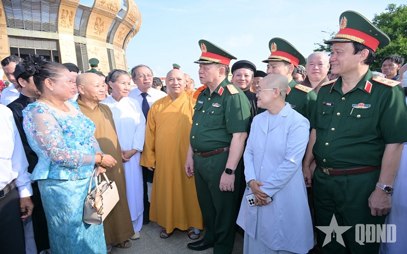Đại tướng Nguyễn Trọng Nghĩa dự chỉ đạo chương trình gặp mặt già làng, trưởng thôn, trưởng ấp, trưởng khu, người có uy tín, chức sắc tôn giáo khu vực